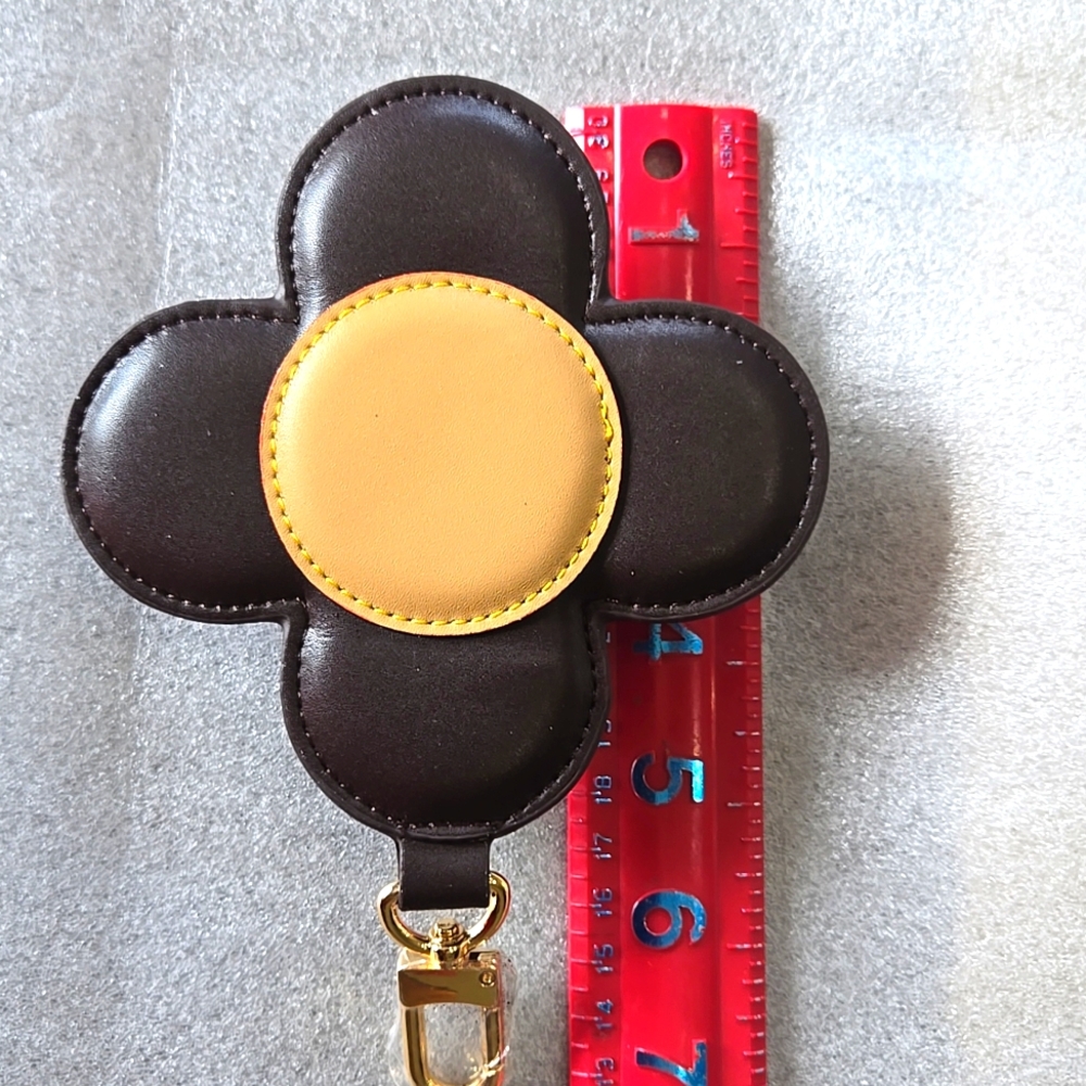 FASHION -  Flower-Shaped Keychain - New, Never Used